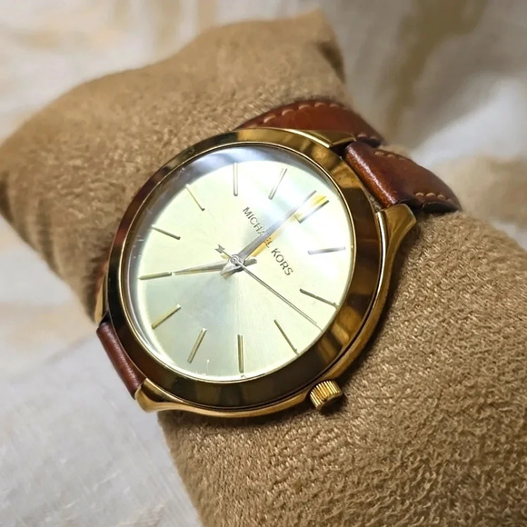 Michael Kors Runway MK2256 Women's Brown Leather Analog Dial Quartz Watch MP300 - Picture 3 of 6